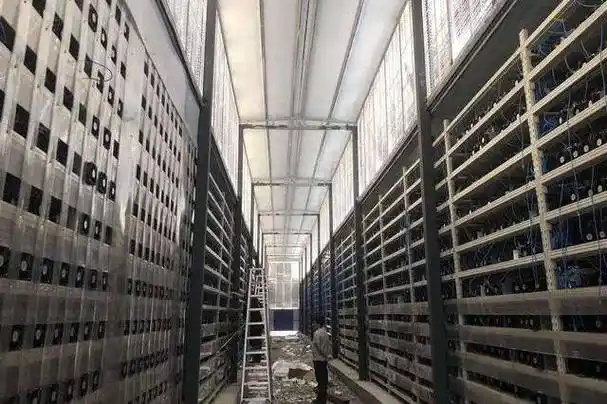 A high-density setup of ETH mining rigs cooled efficiently in a Tier 4 facility